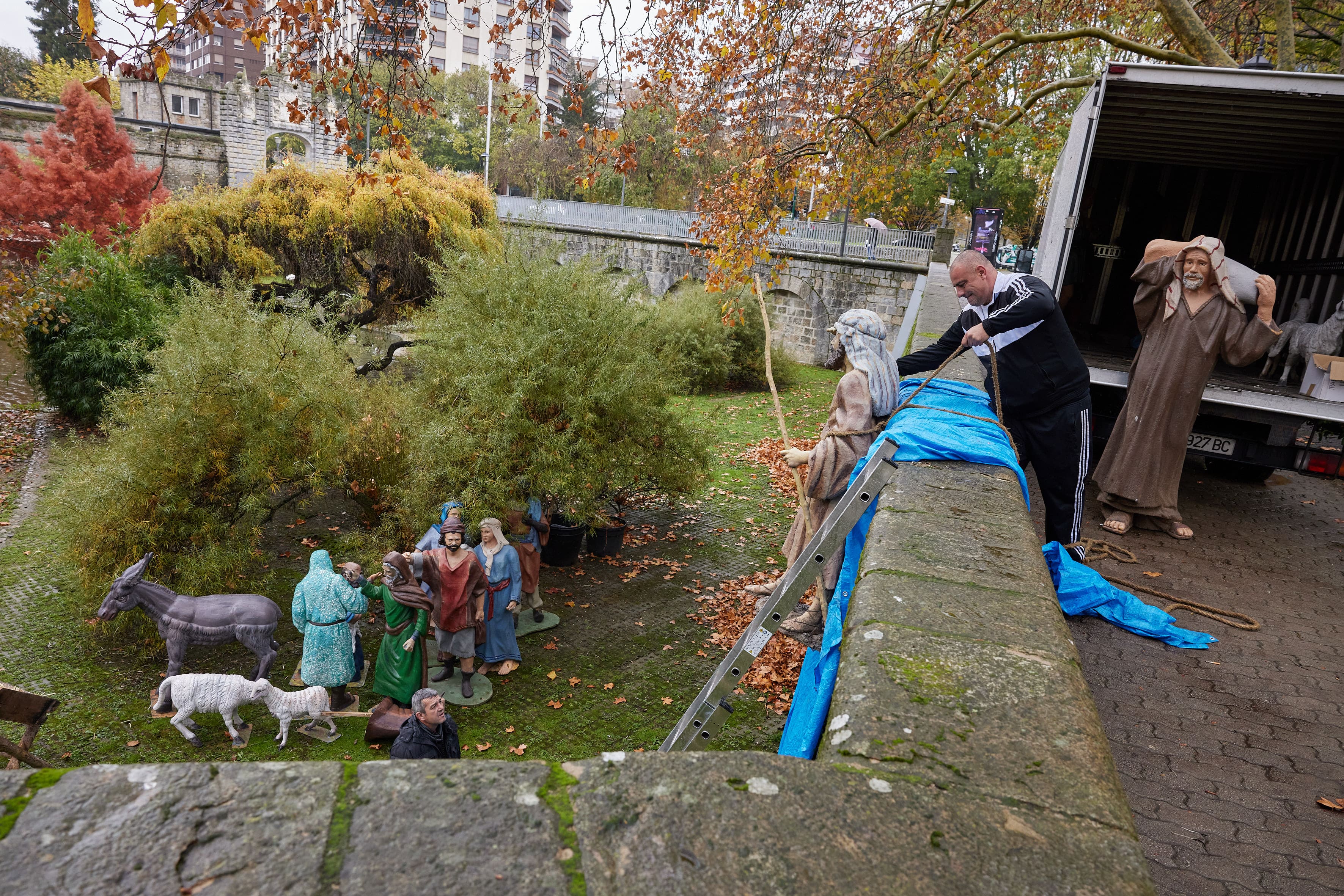 Instalación del belén de los fosos de la Taconera. Foto: Ayuntamiento de Pamplona Instalación del belén de los fosos de la Taconera. Foto: Ayuntamiento de Pamplona
