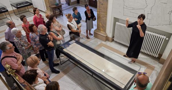 Visita guiada al ayuntamiento de Pamplona con motivo del VI centenario del Privilegio de la Unión.
