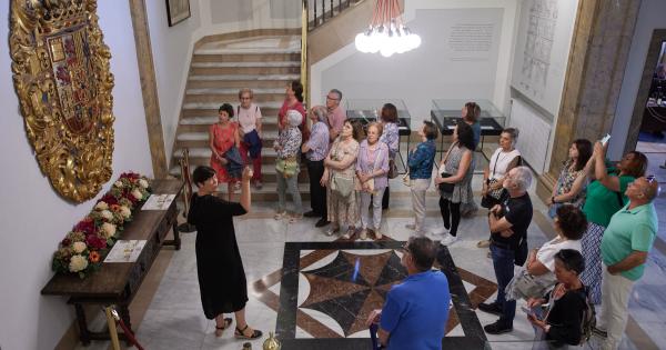 Visita guiada al ayuntamiento de Pamplona con motivo del VI centenario del Privilegio de la Unión.