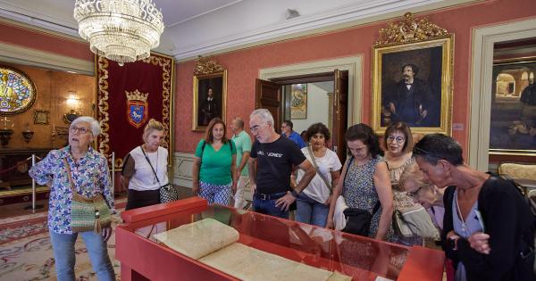 Visita guiada al ayuntamiento de Pamplona con motivo del VI centenario del Privilegio de la Unión.