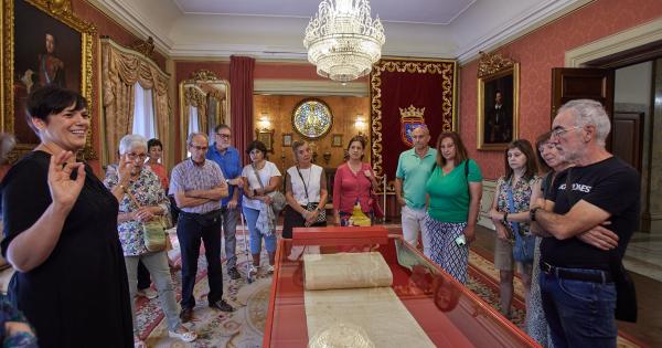 Visita guiada al ayuntamiento de Pamplona con motivo del VI centenario del Privilegio de la Unión.