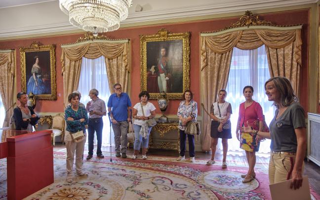Visita guiada al ayuntamiento de Pamplona con motivo del VI centenario del Privilegio de la Unión.