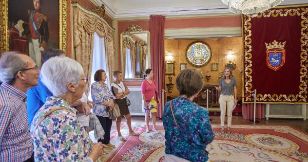 Visita guiada al ayuntamiento de Pamplona con motivo del VI centenario del Privilegio de la Unión.