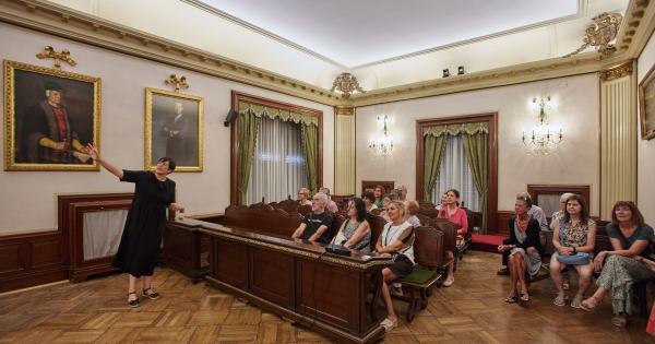 Visita guiada al ayuntamiento de Pamplona con motivo del VI centenario del Privilegio de la Unión.