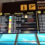 Imagen de archivo de un panel con vuelos cancelados en el Aeropuerto de Loiu