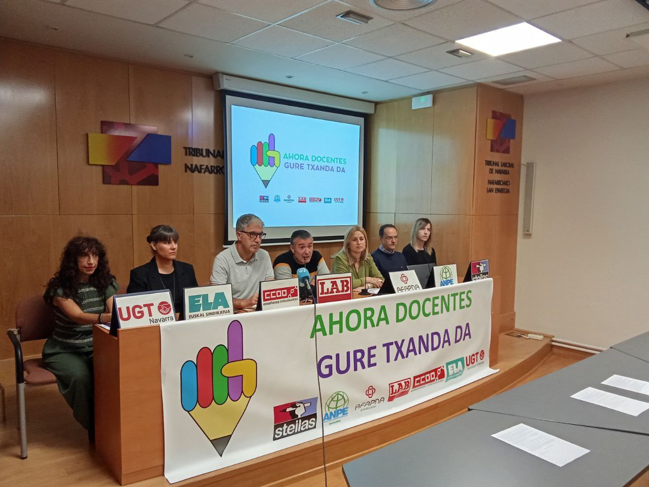 Representantes de los sindicatos de la educación navarra. Foto: LAB
