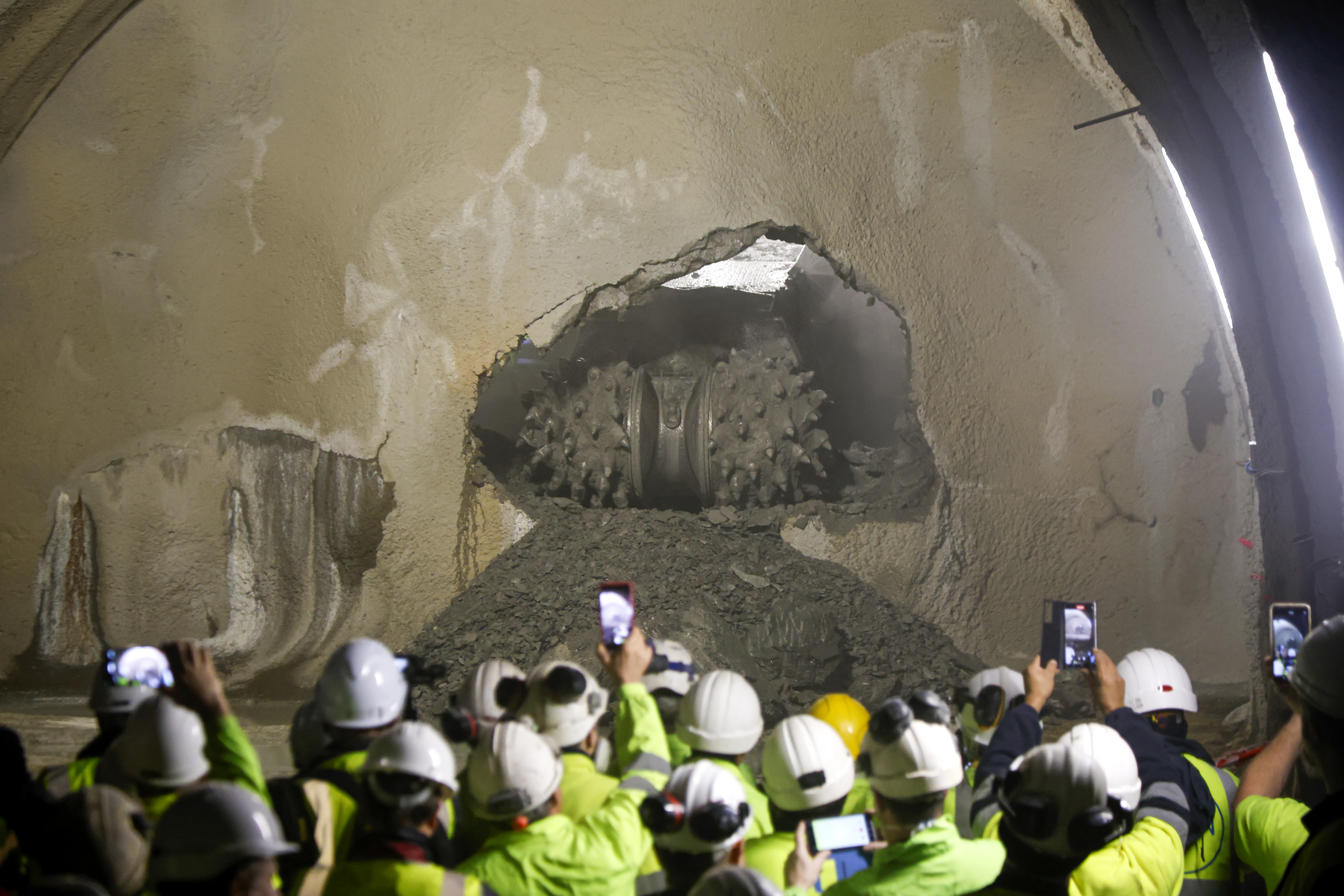 Momento del cale del túnel Miraconcha - Easo del nuevo trazado del topo por Dnostia