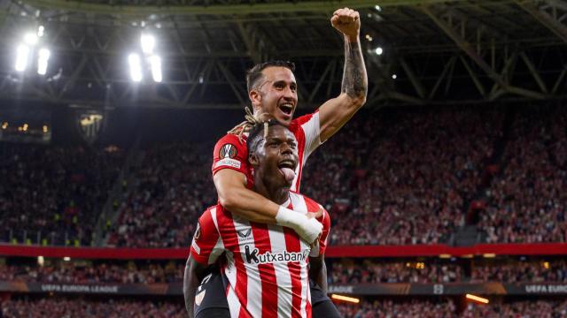 Berenguer festeja junto a Nico Williams el gol de este ante el Slavia en San Mammés. / ATHLETIC CLUB 