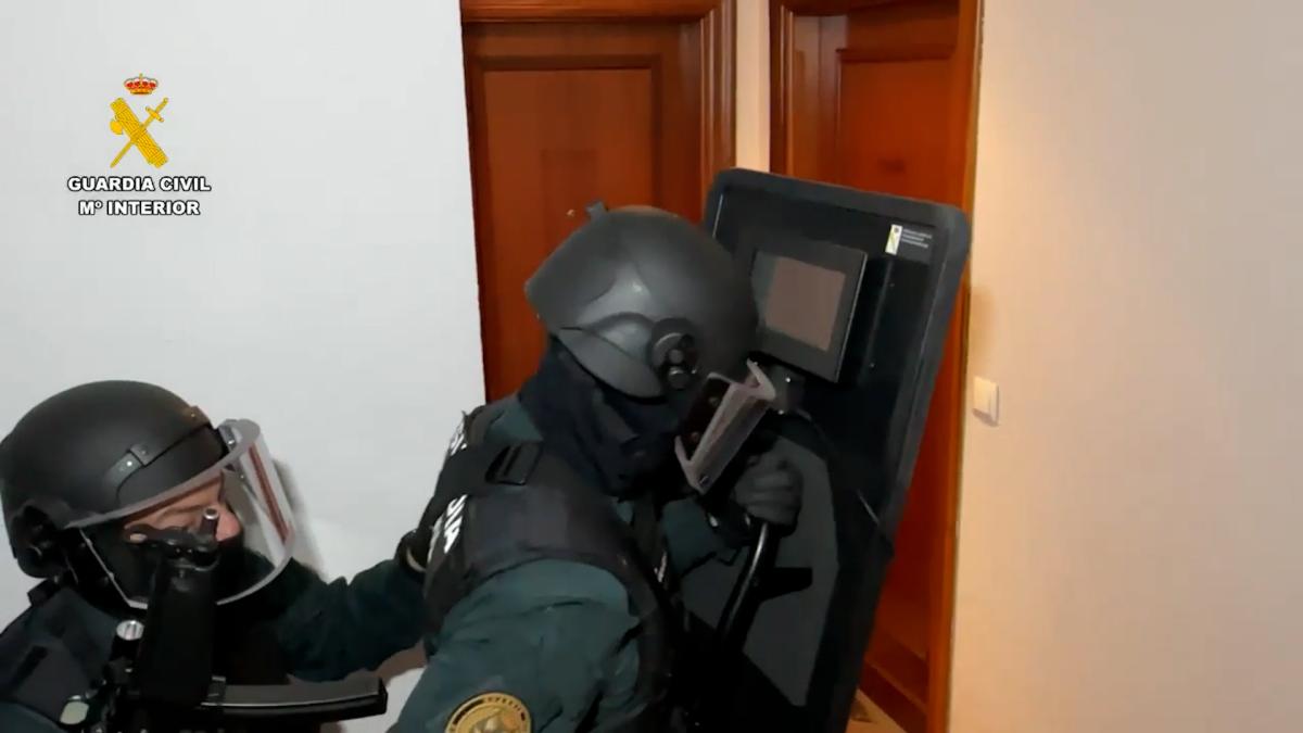 Detenidas 31 personas de una organización criminal que distribuía hachís y cocaína por todo el territorio nacional. GUARDIA CIVIL