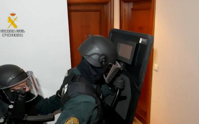Detenidas 31 personas de una organización criminal que distribuía hachís y cocaína por todo el territorio nacional. GUARDIA CIVIL