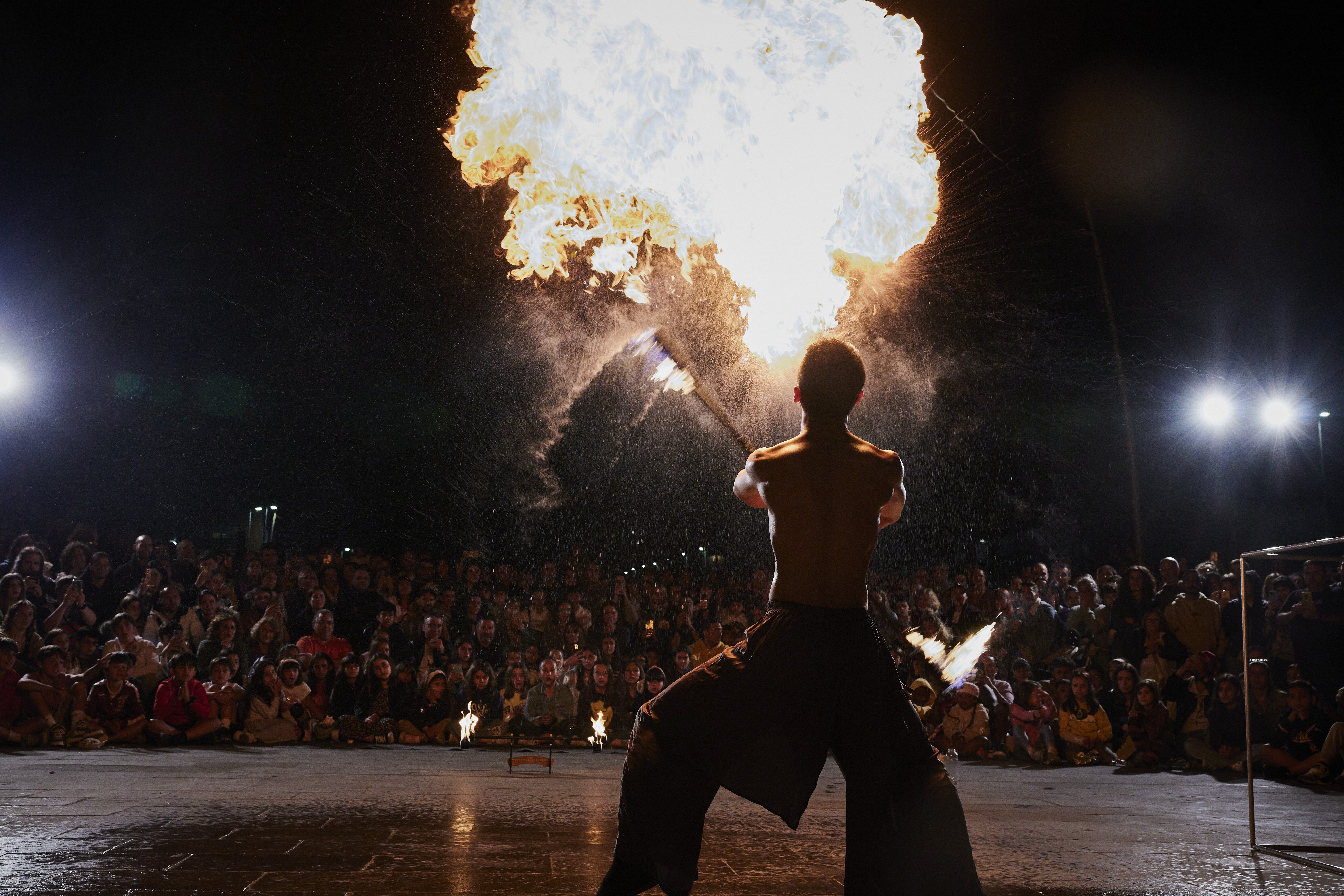 Actuación durante la Umore Azoka 2025. UMORE AZOKA