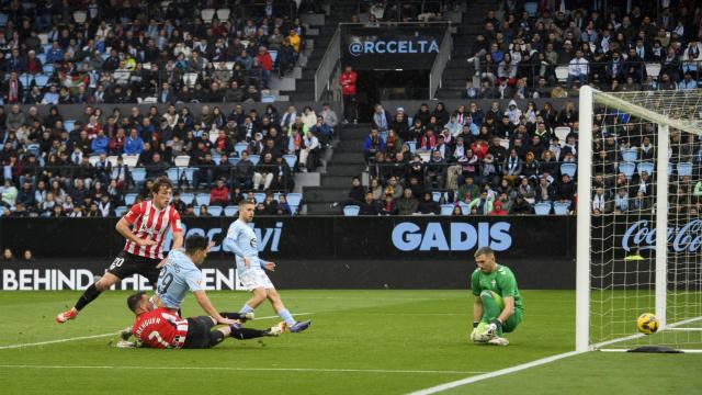 Berenguer, en imagen junto a Unai Gómez, firmó una de las dos dianas del último viaje a Vigo. / ATHLETIC CLUB
