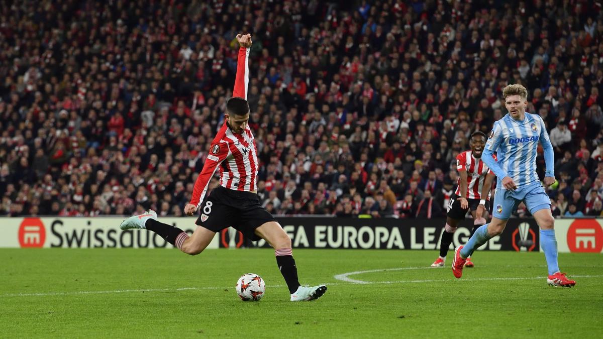 Oihan Sancet en acción durante el último choque jugado en San Mamés, ante el Viktoria Plzen. / ATHLETIC CLUB