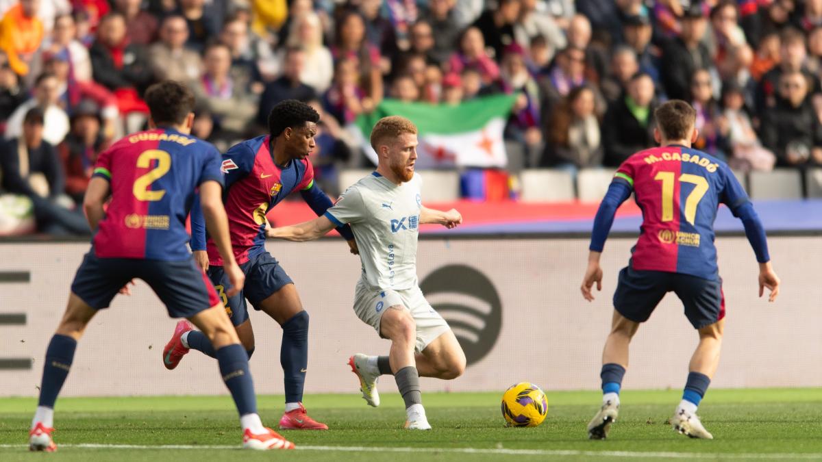 Carlos Vicente en imagen durante el FC Barcelona-Deportivo Alavés. Foto: Deportivo Alavés