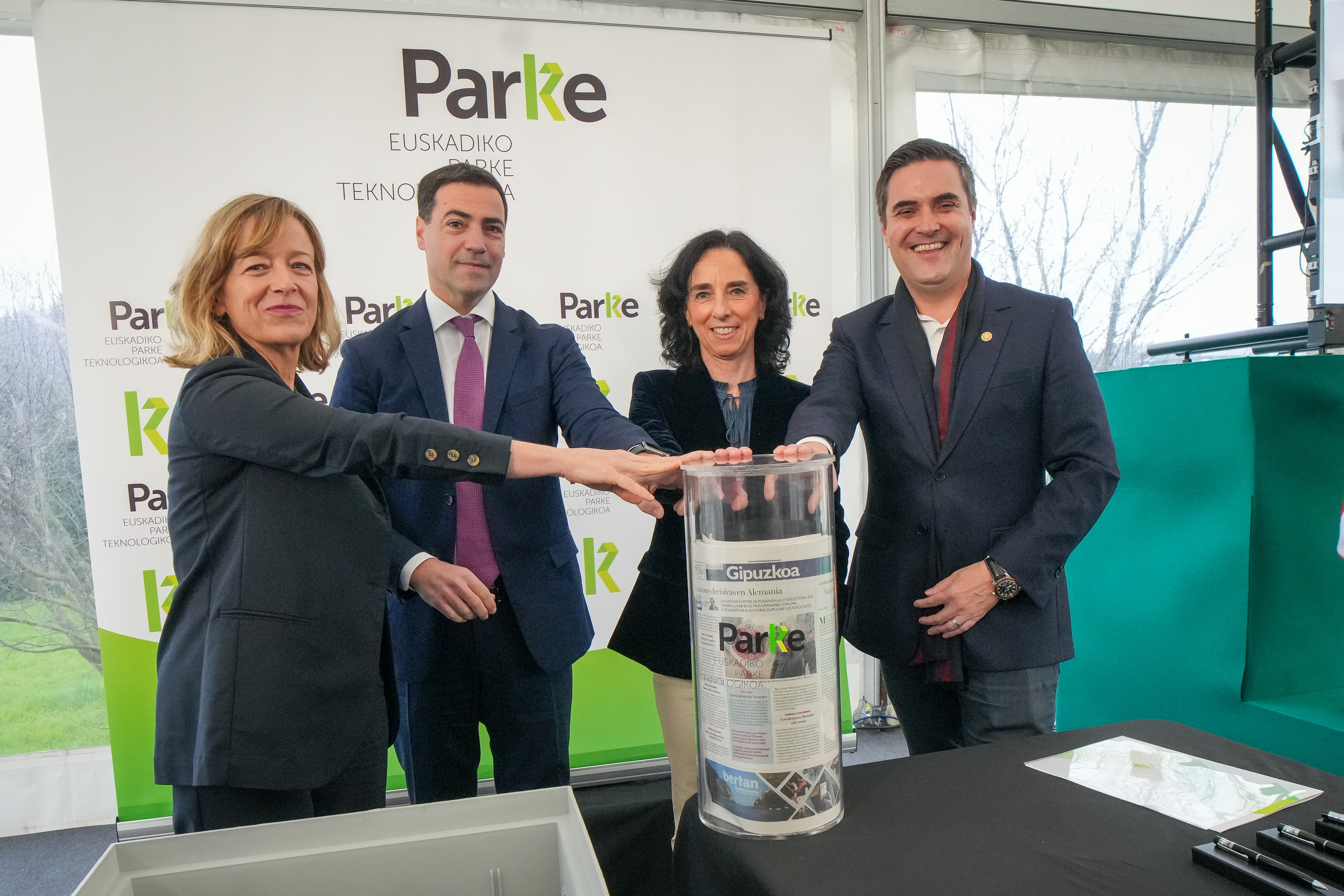 Acto de colocación de la primera piedra del edificio ‘Ellen MacArthur’, en el nuevo Parque Tecnológico de Euskadi en Hernani