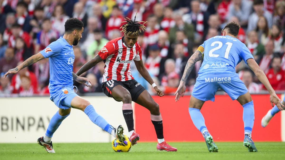Nico Williams en un lance del choque jugado contra el Mallorca en San Mamés la pasada temporada. / ATHLETIC CLUB