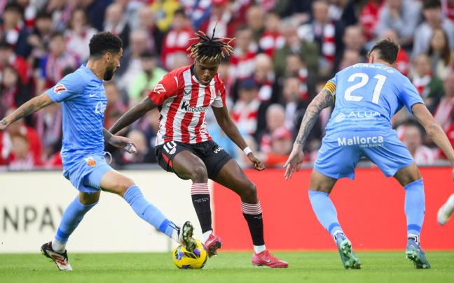 Nico Williams en un lance del choque jugado contra el Mallorca en San Mamés la pasada temporada. / ATHLETIC CLUB
