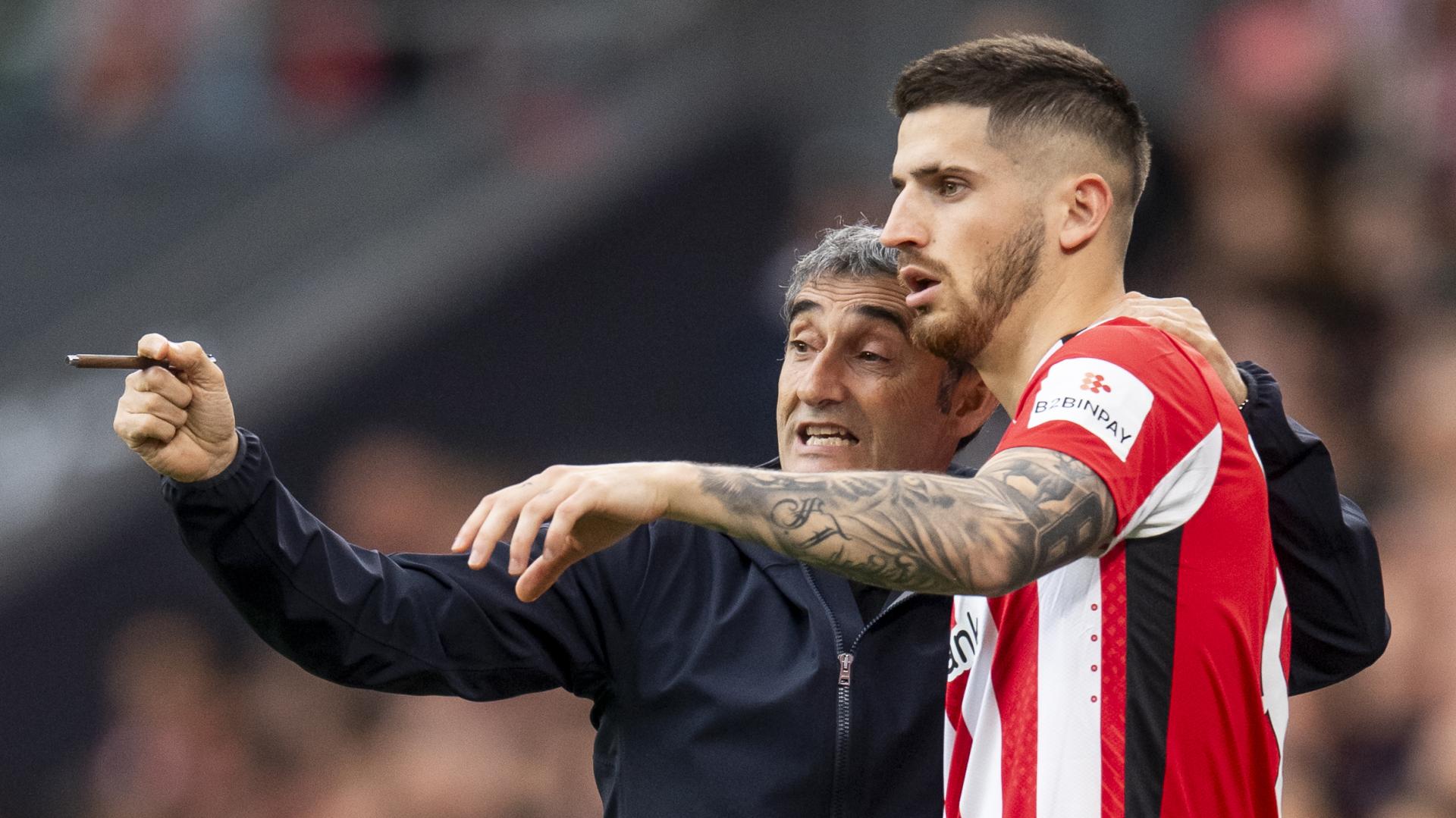 Valverde imparte consignas a Sancet el domingo pasado ante el Deportivo Alavés. / ATHLETIC CLUB