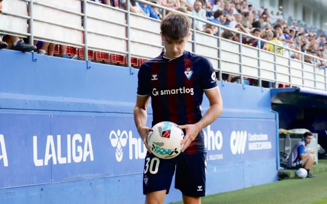 Aleix Garrido en el partido ante el Granada. SD EIBAR