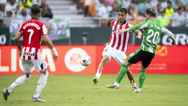Beñat Prados en acción frenta al Betis en La Cartuja poco antes de lesionarse. / ATHLETIC CLUB