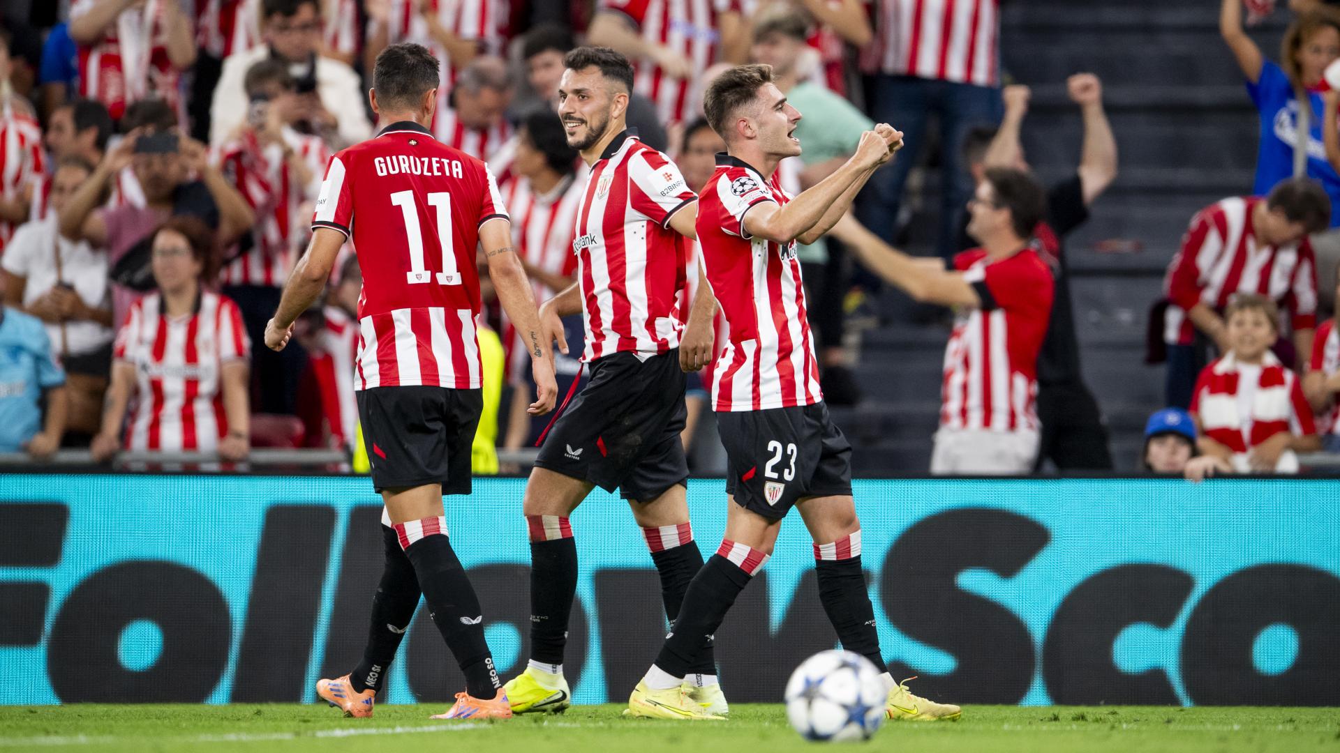 Guruzeta y Navarro, en imagen junto a Paredes, propiciaron ayer la remontada rojiblanca ante el Qarabag. / ATHLETIC CLUB