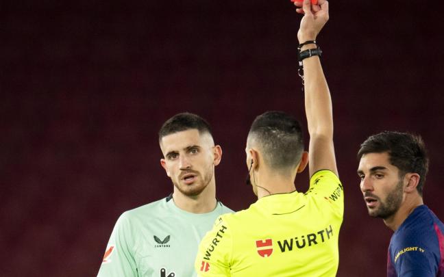 Oihan Sancet, expulsado ante el FC Barcelona / Athletic Club