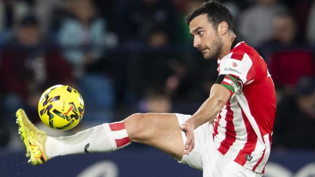 Iñigo Lekue cuajó un gran partido el sábado en el Ciutat de Valéncia. / ATHLETIC CLUB