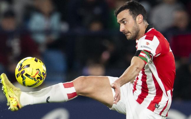 Iñigo Lekue cuajó un gran partido el sábado en el Ciutat de Valéncia. / ATHLETIC CLUB