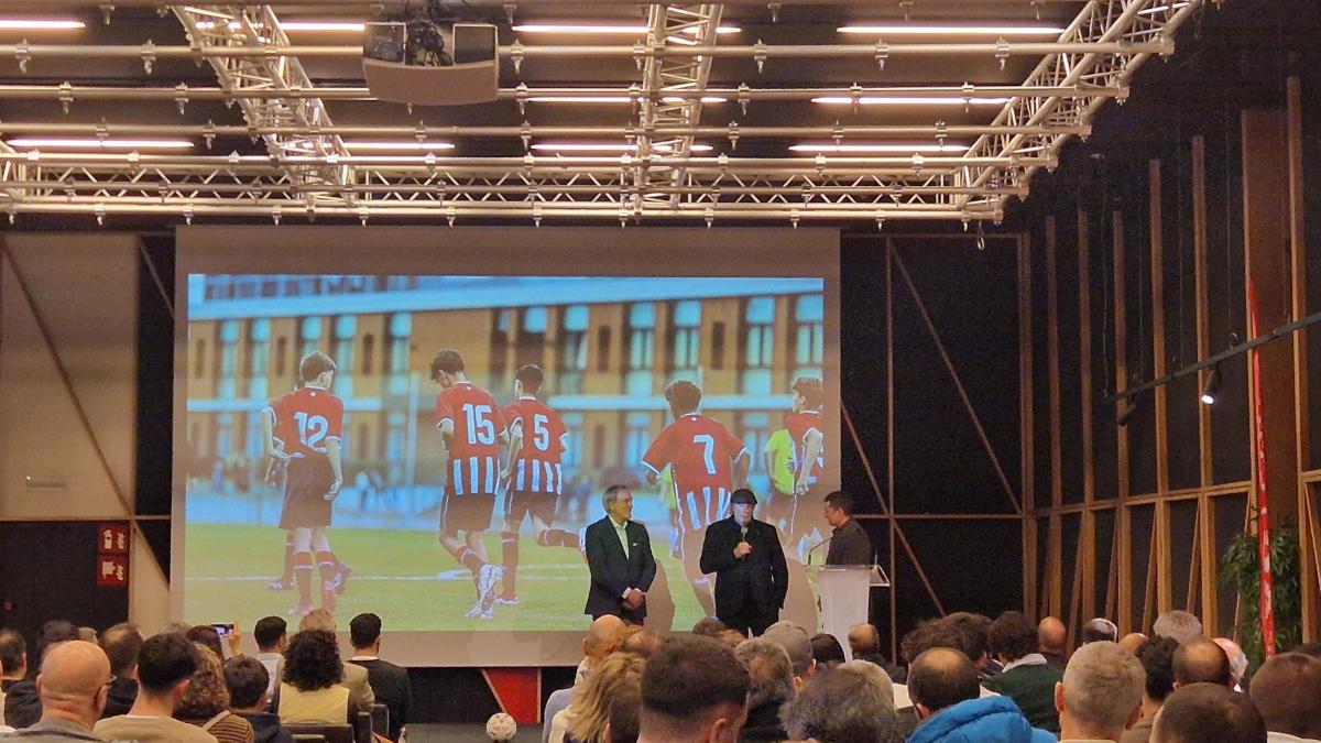Imagen de Andoni Goikoetxea y José Ángel Iribar durante la presentación de la AC Cup 2026. Imagen: Onda Vasca