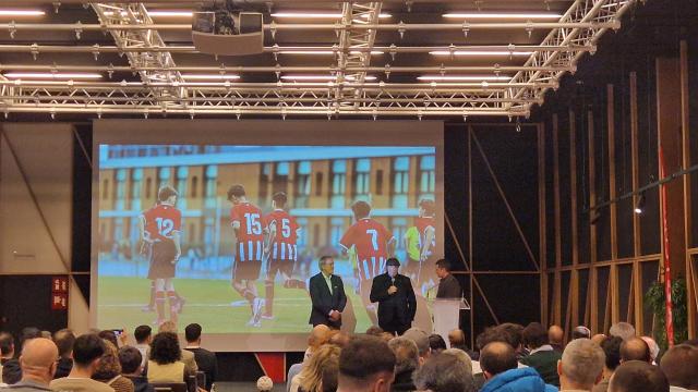 Imagen de Andoni Goikoetxea y José Ángel Iribar durante la presentación de la AC Cup 2026. Imagen: Onda Vasca