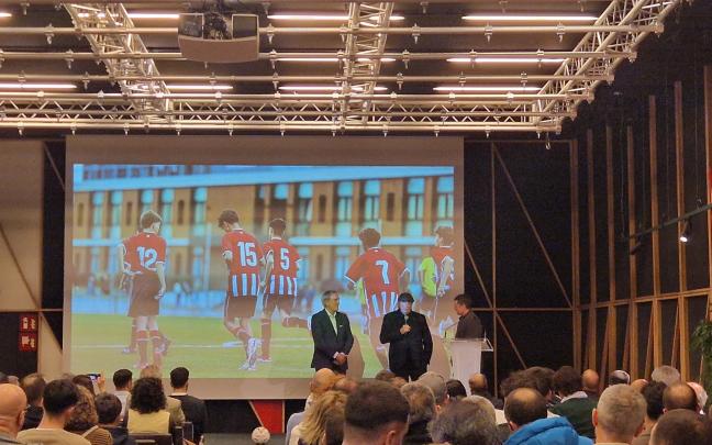 Imagen de Andoni Goikoetxea y José Ángel Iribar durante la presentación de la AC Cup 2026. Imagen: Onda Vasca