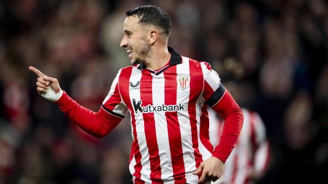 Álex celebrando su último gol, este lunes frente al RCD Espanyol. / FOTOS ATHLETIC CLUB