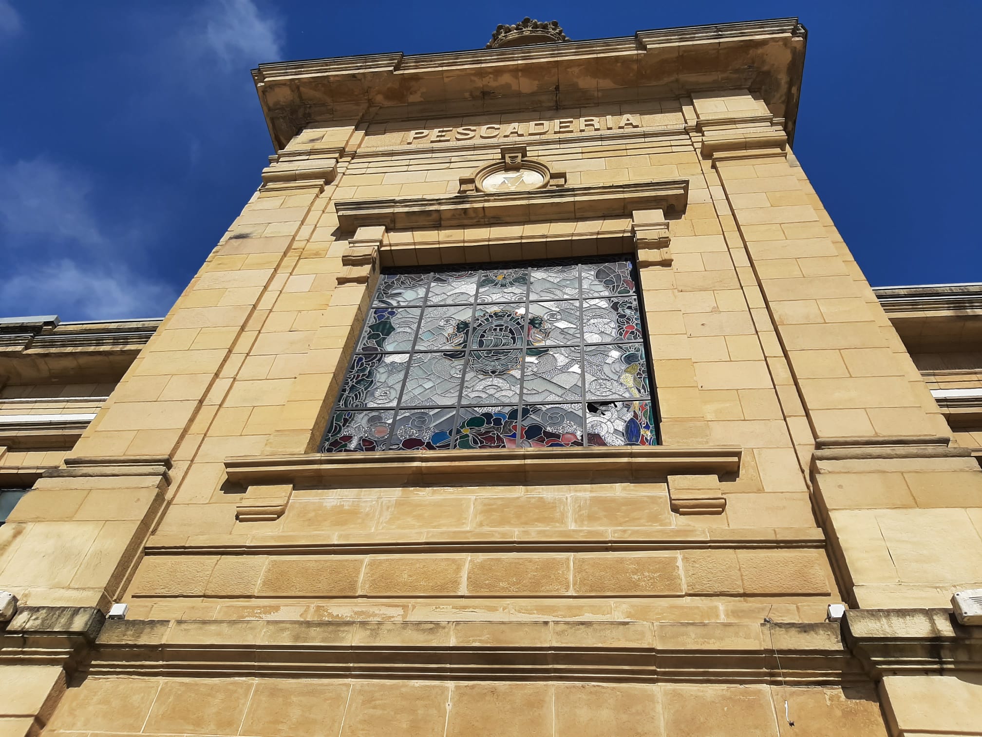 Edificio Pescadería en Donostia, donde el lunes comenzarán las obras de adecuación para acoger el nuevo mercado de La Bretxa