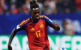 Nico Williams controla el balón ante Arabia Saudí / SeFútbol