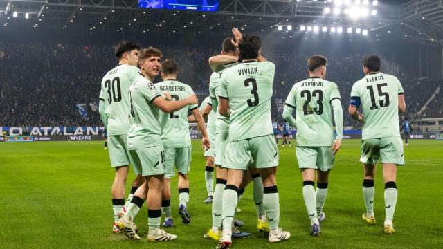 Los jugadores del Athletic celebran un el empate en Bérgamo / Athletic Club