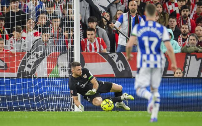 El balón sigue estando sin control para los rojiblancos. / ATHLETIC CLUB