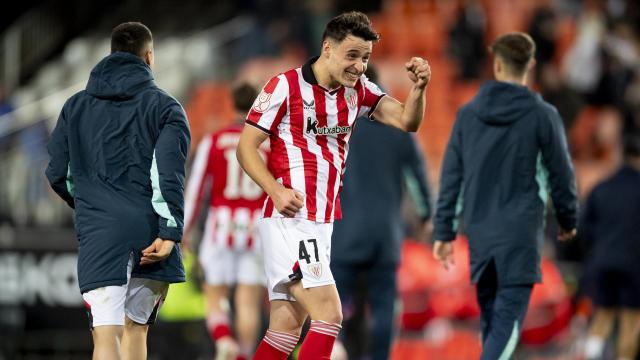 Iker Monreal celebra la victoria en su debut / Athletic Club
