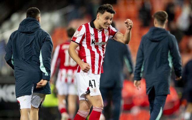Iker Monreal celebra la victoria en su debut / Athletic Club