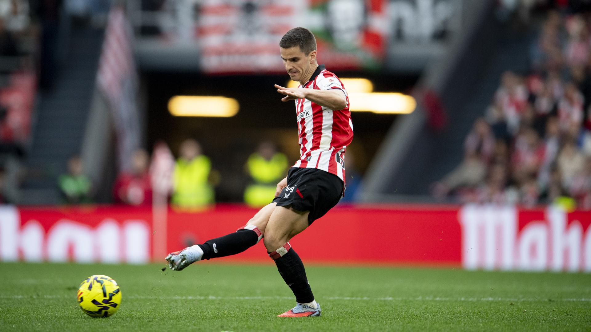 Iñigo Ruiz de Galarreta en un lance del encuentro de ayer ante el Levante. / ATHLETIC CLUB