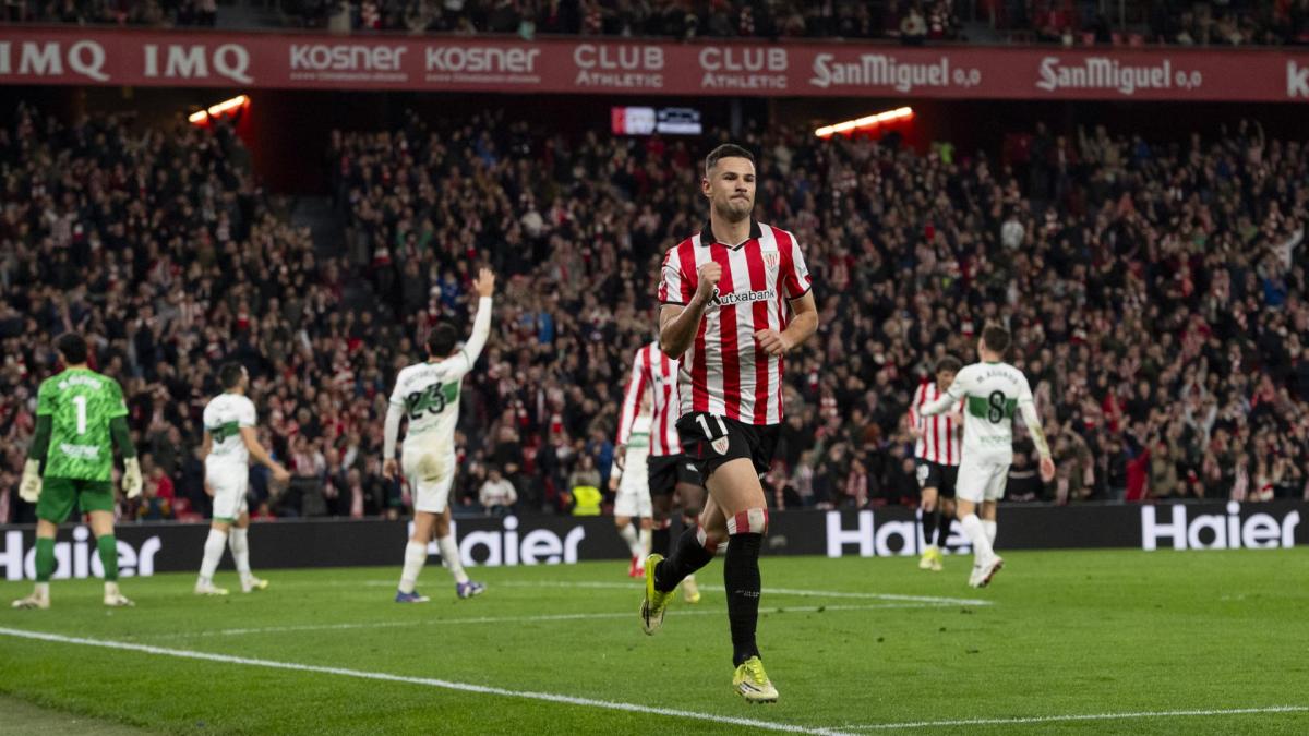 Gorka Guruzeta celebra su último gol, el que sirvió para ganar al Elche. / ATHLETIC CLUB