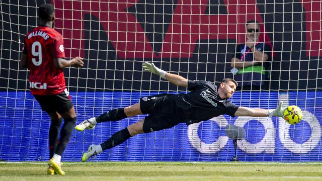 Unai Simón fue determinante en Vallecas para el punto sumado por los rojiblancos. / ATHLETIC CLUB