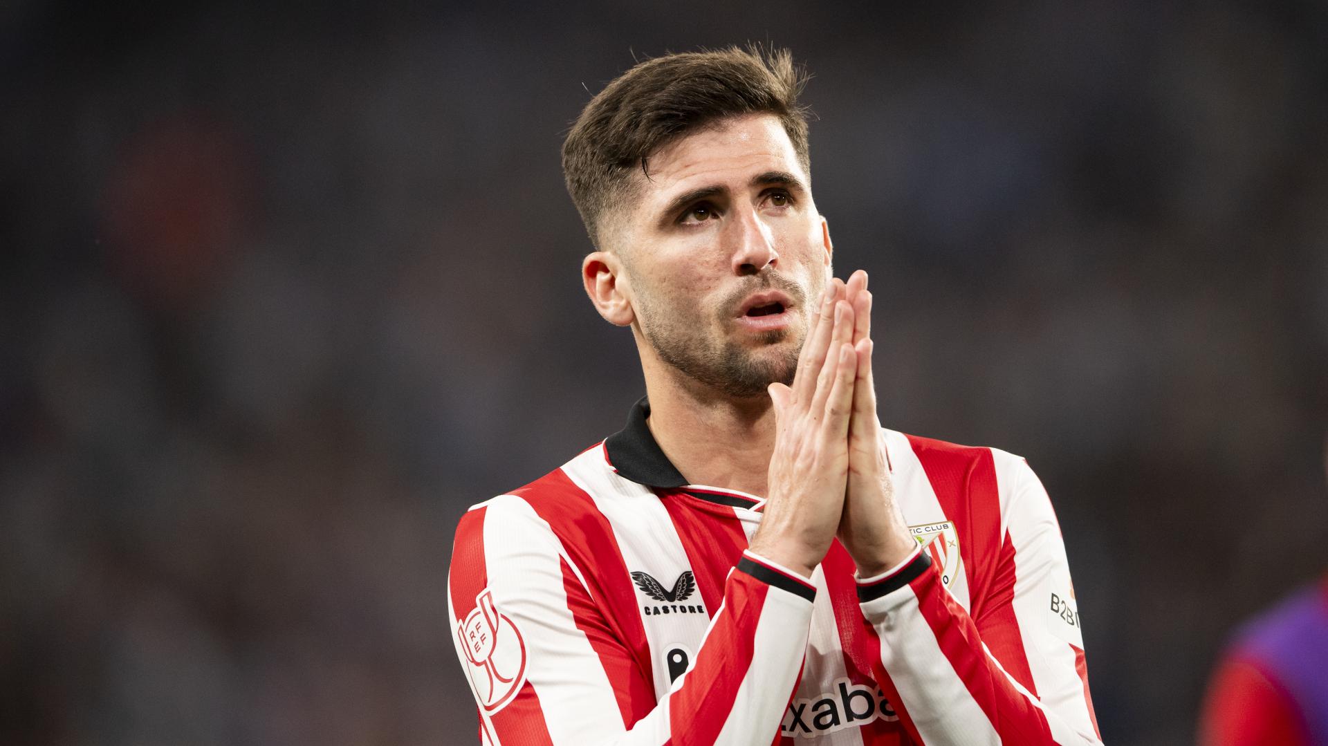 Jesús Areso pide disculpas a la afición tras consumarse la eliminación en Anoeta. / ATHLETIC CLUB