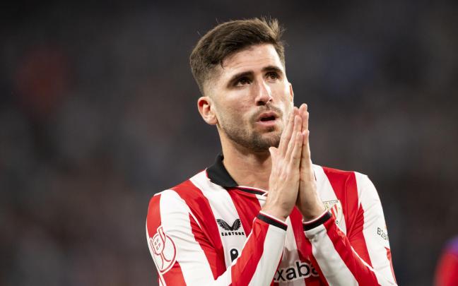 Jesús Areso pide disculpas a la afición tras consumarse la eliminación en Anoeta. / ATHLETIC CLUB