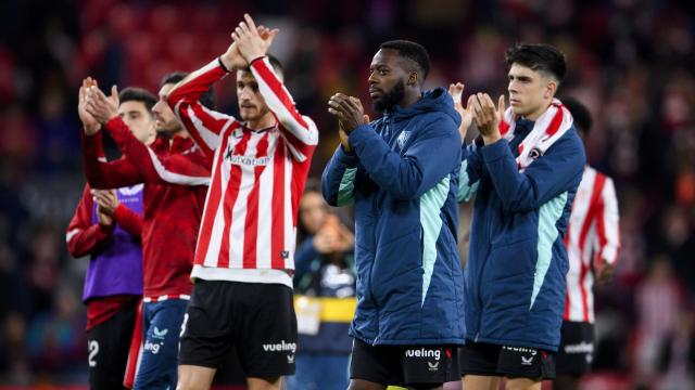 Los jugadores del Athletic agradecen el apoyo de la afición / Athletic Club