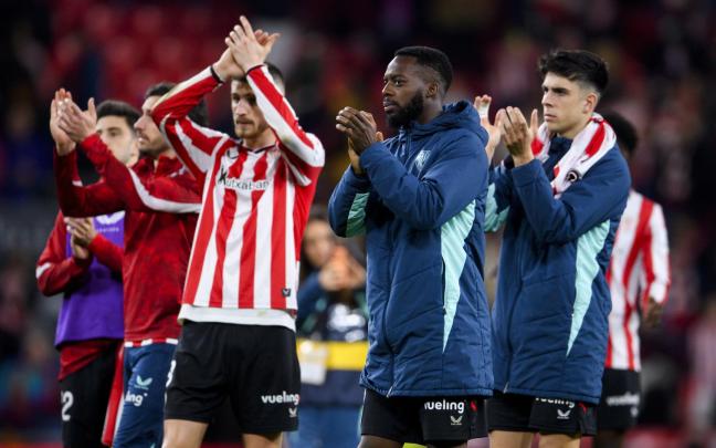 Los jugadores del Athletic agradecen el apoyo de la afición / Athletic Club