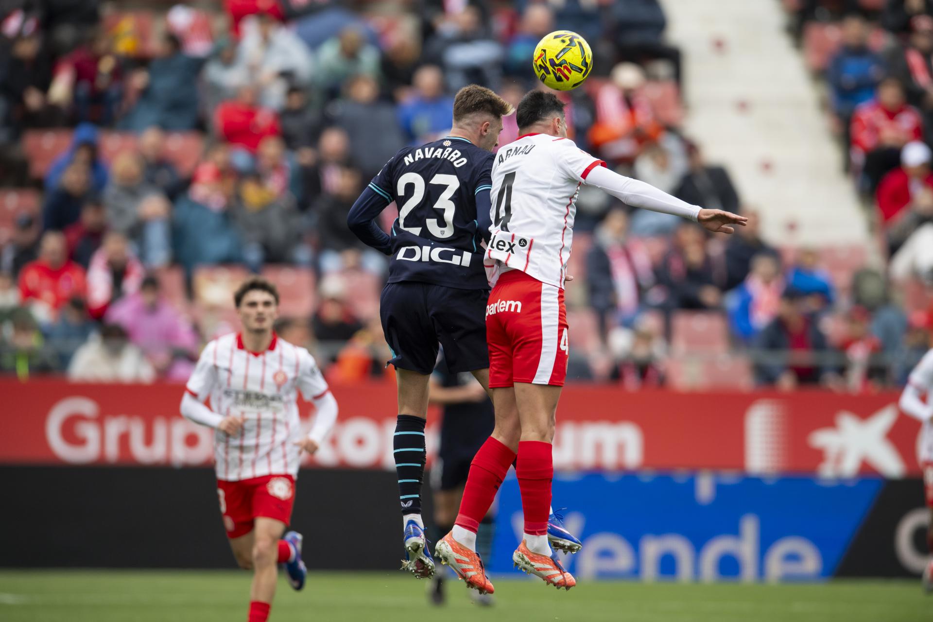 Robert Navarro, sustituido en el descanso, fue la viva imagen, una de tantas, de la importencia vivida en Girona. / ATHLETIC CLUB