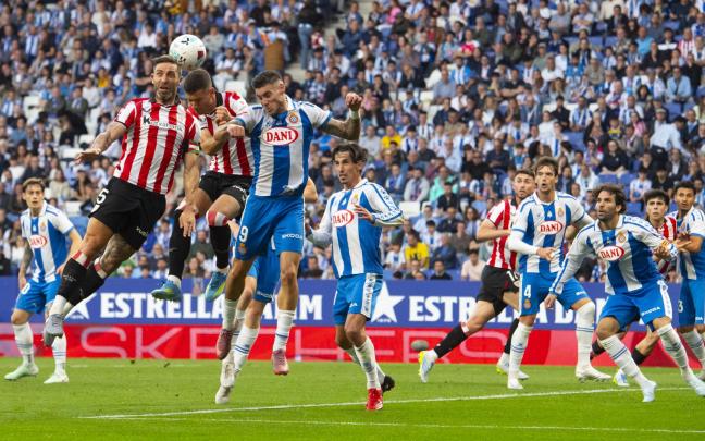 En Cornellá-El Prat se asistió al enésimo ejercicio rojiblanco de impotencia. / ATHLETI CLUB