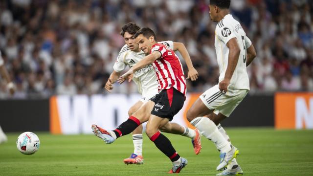 Iñigo Ruiz de Galarreta, en imagen en el Bernabéu, apunta en principio a continuar la próxima temporada. / ATHLETIC CLUB