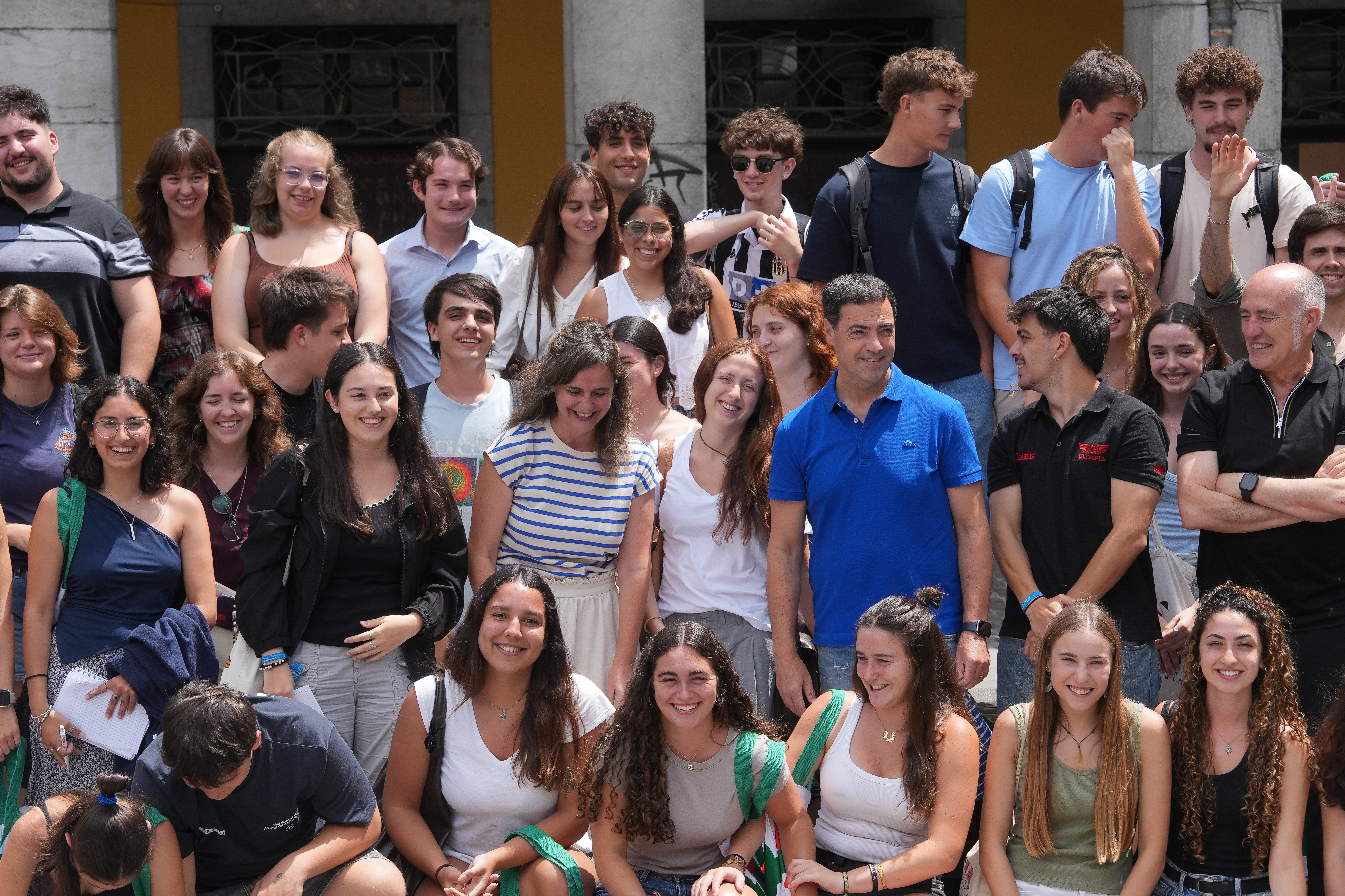 Cerca de 200 jóvenes de Euskadi y de la diáspora participaron en Tolosa el 15 de julio de 2026 en un encuentro conmemorativo del 90.º aniversario del Gobierno Vasco, dentro de los programas Gaztemunduri Ateak Ireki y EuskarAbentura. El Lehendakari afirmó: «Euskadi no termina donde acaba su geografía; llega hasta donde llegan las personas que la sienten y la mantienen viva».