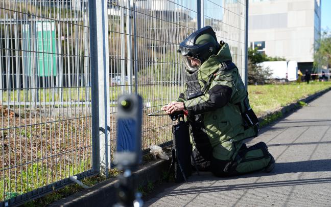 La Ertzaintza realiza un simulacro de la neutralización de un explosivo | IREKIA